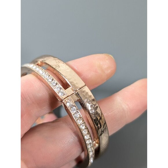 Retro Gold Tone Hammered Style Rhinestone Tennis Bangle Bracelet 7" - Picture 7 of 10